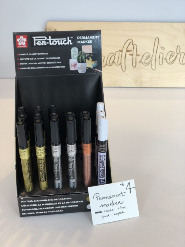 Sakura pen-touch permanent marker zilver (1 mm)