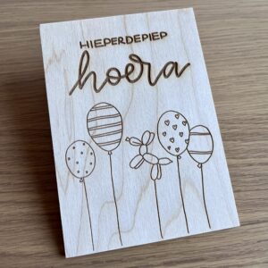 Houten wenskaart - Hieperdepiep hoera